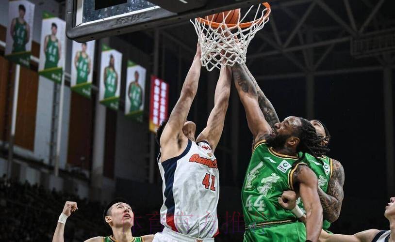 辽篮惨败广东揪出三大死穴！杨鸣还在啃老本：外援竟狂输对手44分