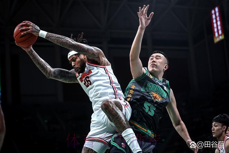 萨林杰抛投打成2+1拿到7分4篮板2助攻，广东26-14领先辽宁